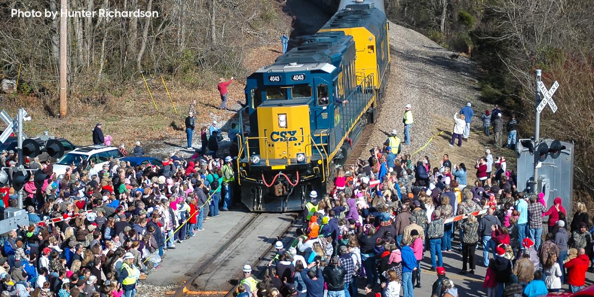 SD40-3 Pulls the CSX Santa Train