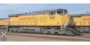 Operator HO Scale GE DASH 9-40CW Diesel Locomotive by ScaleTrains.com